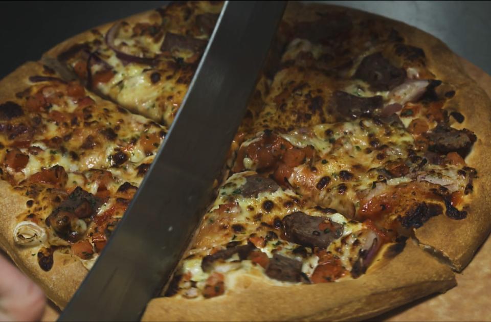 Dynamische promotievideo voor Pizza Hut Maldegem met focus op sfeer, delivery en takeaway.